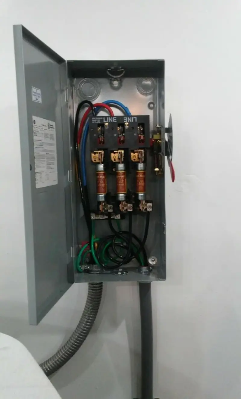 Three-phase disconnect switch installed for Smoke Detector Installation in Dunbar